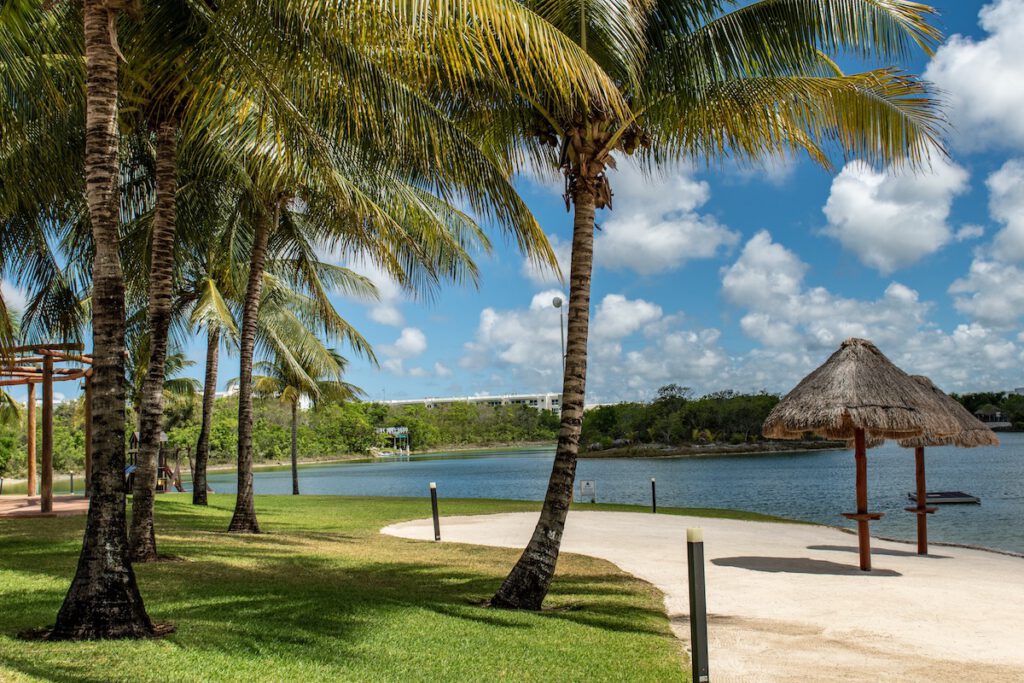 Propiedades e Inmuebles en Cancun - Lagos del Sol Lotes Residenciales